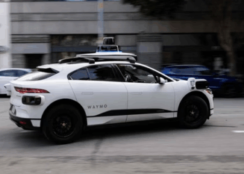 A Baby Was Just Born in a Self-Driving Waymo Taxi, And It Shows How Fast the Robotaxi Era Is Changing