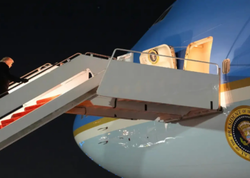 Trump’s Davos Trip Delayed After Air Force One Electrical Issue