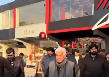 Pakistan Defense Minister Khawaja Asif Embarrassed After Inaugurating Fake Pizza Hut in Sialkot