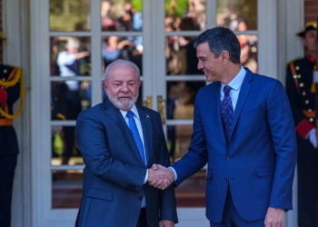 Would ‘Take Up Arms’: Colombian President Reacts to Trump’s Threats After Venezuela Operation