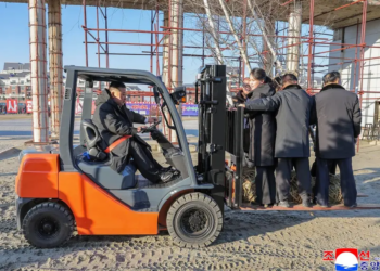 Bizarre Photos Show Kim Jong Un Lifting Daughter, Staff on a Forklift