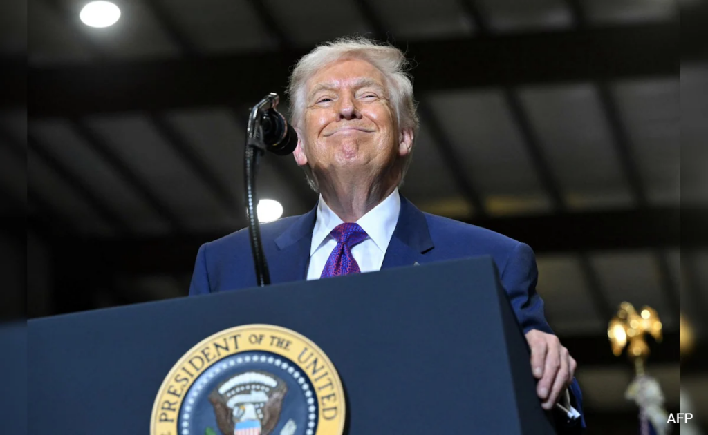 Trump Signs 10% Global Tariffs After Supreme Court Setback