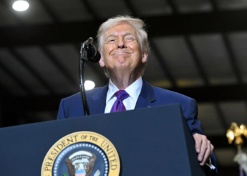 “Adjustment Begins”: Trump Signs 10% Global Tariffs After Supreme Court Setback