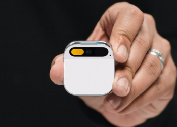 Apple AI Pin Explained: Is This Screenless Wearable Worth Wearing Every Day?