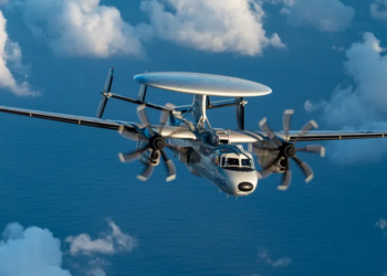Why the US is Sending E-2D Hawkeye to the Middle East: Inside America’s “Eyes in the Sky”