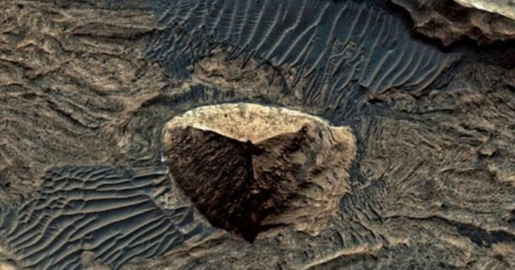 Pyramid on Mars: Natural formation or alien structure?
