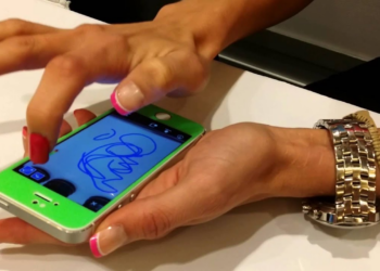 Scientists Create Nail Polish That Works on Touchscreens
