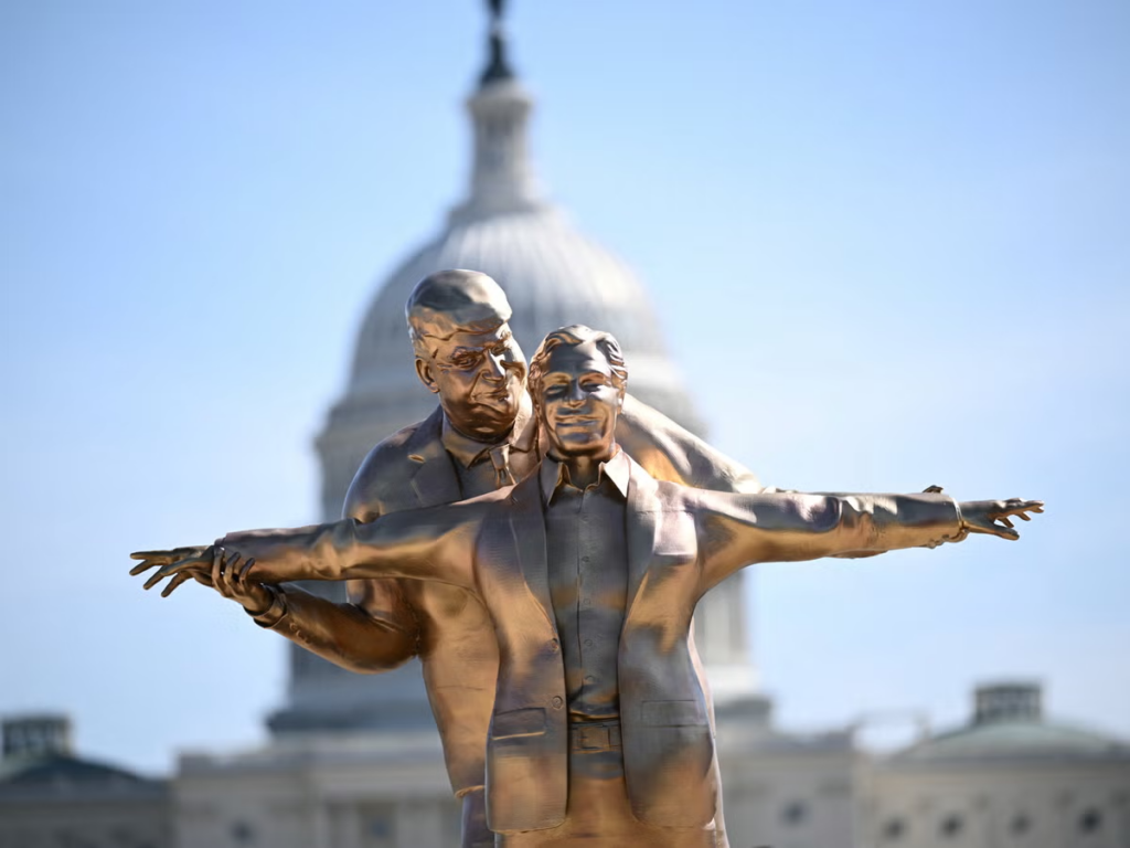 statue