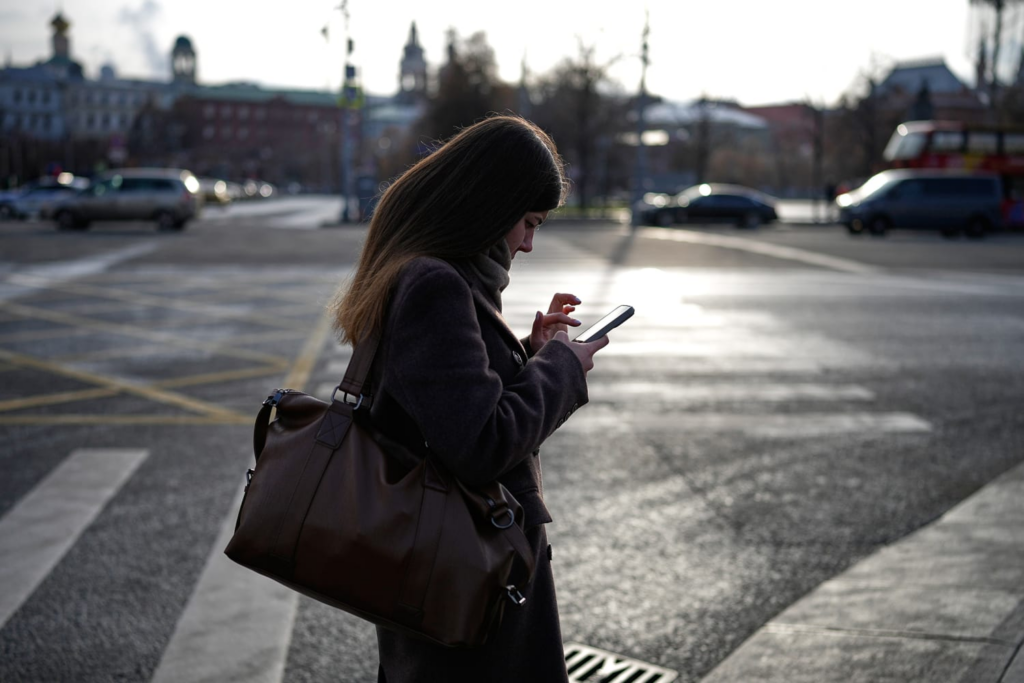 Why Russians Are Turning to Pagers and Walkie-Talkies Again