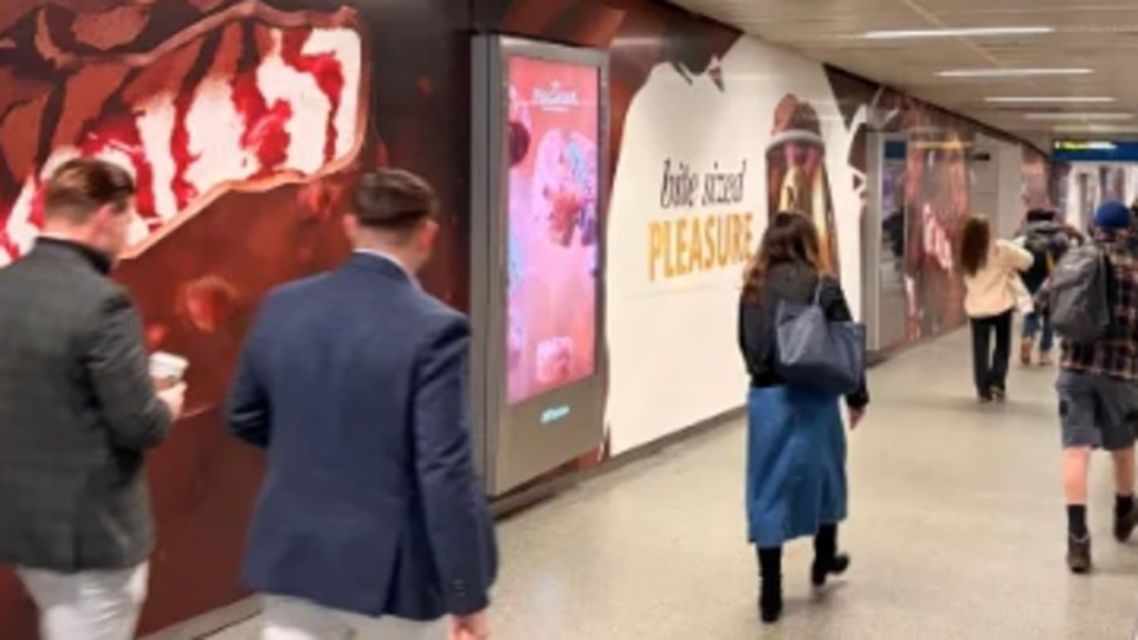 Magnum Chocolate-Smelling Ad in London Underground Divides Commuters