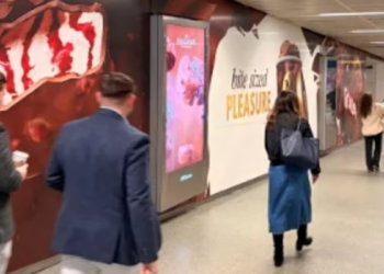 Magnum Chocolate-Smelling Ad in London Underground Divides Commuters