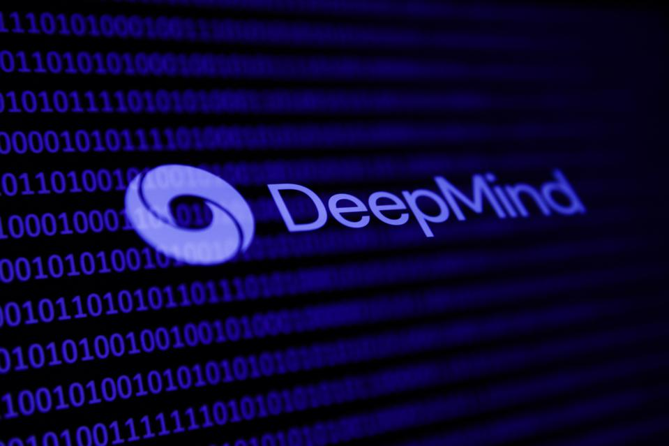 AI Researcher Lun Wang Departs DeepMind, Spotlights Gaps in LLM Evaluation