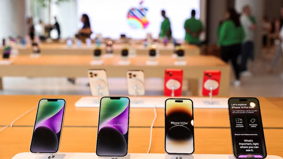 Apple May Pay iPhone Users Up to $95 Over Delayed AI Siri Features