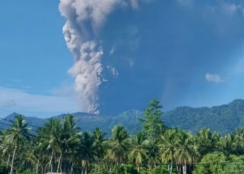 Where is Mount Dukono? Deadly Indonesia Volcano Eruption Kills 3 Hikers As Ash Tower Reaches 10km Into Sky
