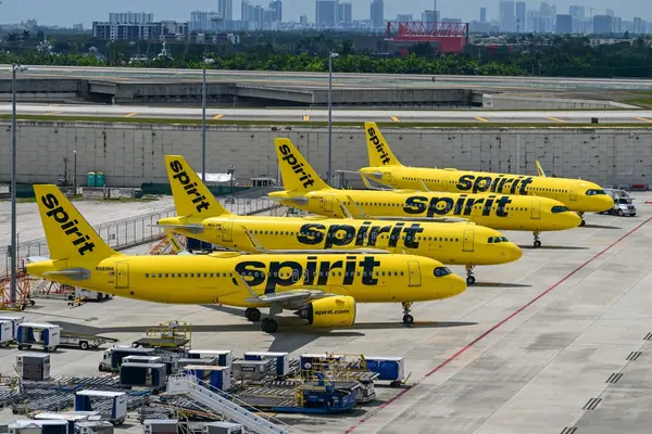 Elderly Man With Dementia Walks for Hours and Dies on Highway After Being ‘Abandoned’ by Spirit Airlines