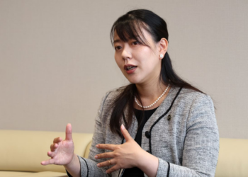 Japan’s Youngest Female Mayor Becomes 1st To Take Maternity Leave