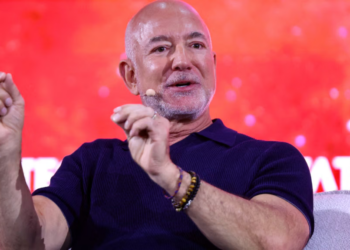 Fact Check: No, Jeff Bezos Did Not Say Human Water Use Is Slowing AI Growth