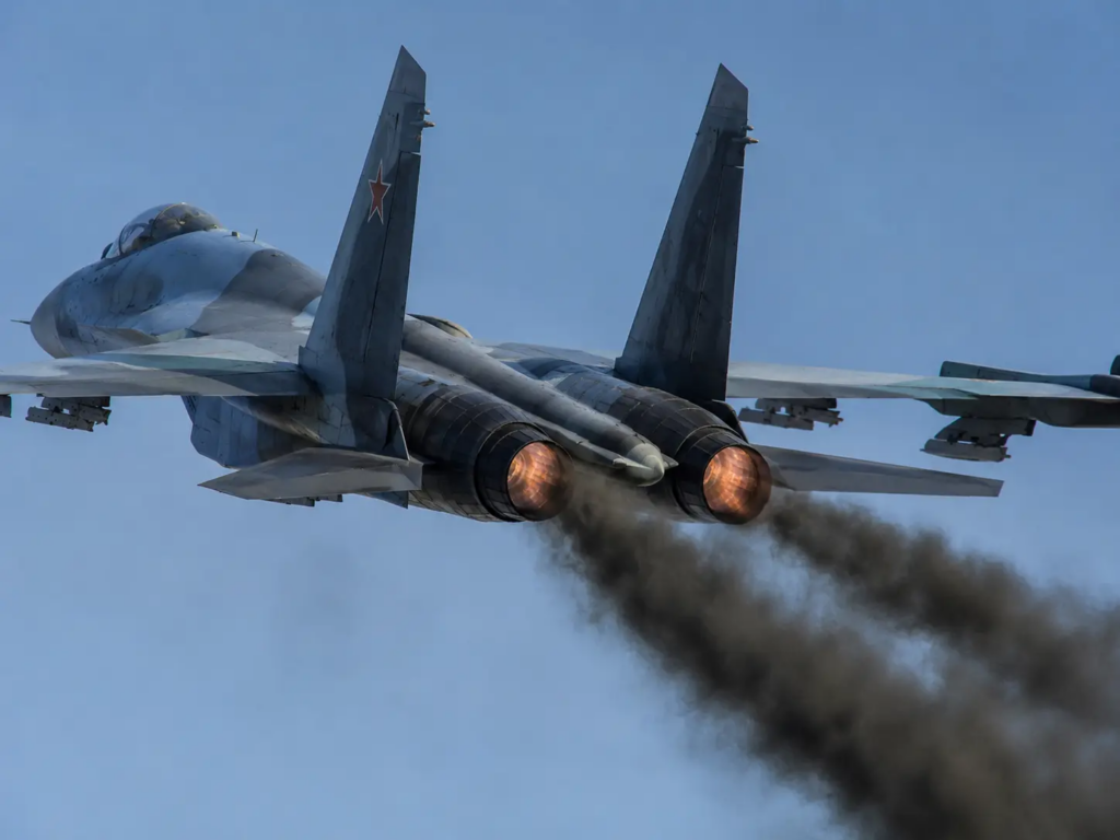 Why Russian Fighter Jets Produce More Visible Smoke Than US Aircraft