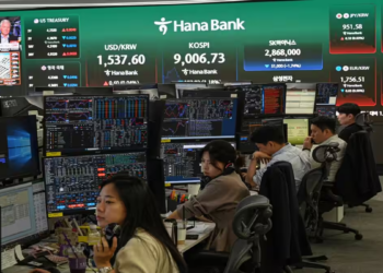 South Korea’s Kospi Plunges 8% As AI Stock Sell-Off Rattles Global Markets