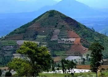 World’s Oldest Pyramid’ Dating back 25,000 Years May Not Be Human-Made: The Gunung Padang Debate Explained