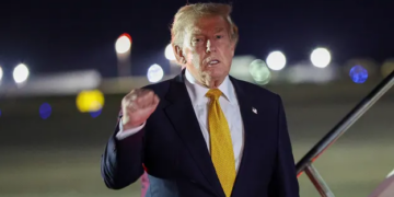 Trump Ends Iran Ceasefire Bid After Strait of Hormuz Attacks, Report Says