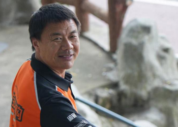Chinese Food Delivery Rider Wins Prestigious Lu Xun Literary Prize for Poetry Inspired by Gig Workers