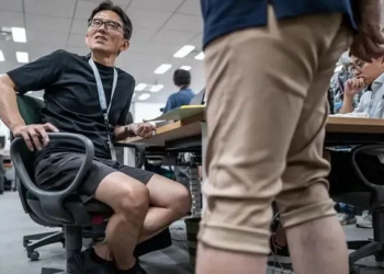 Japanese Men Wearing Shorts to Work Sparks Debate Over Office Dress Codes And ‘Leg Hair Harassment’