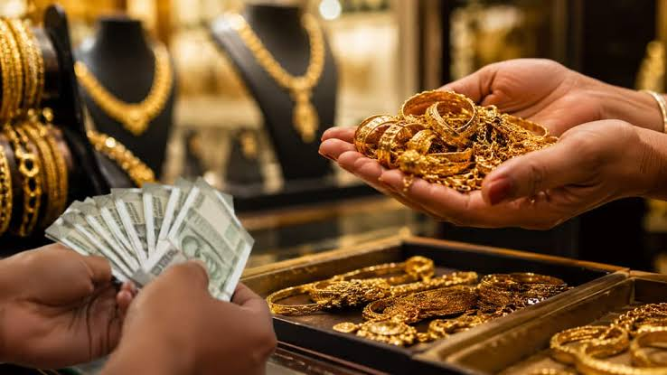 Why Indians Are Selling Old Gold as Prices Fall — And What It Means for the Economy
