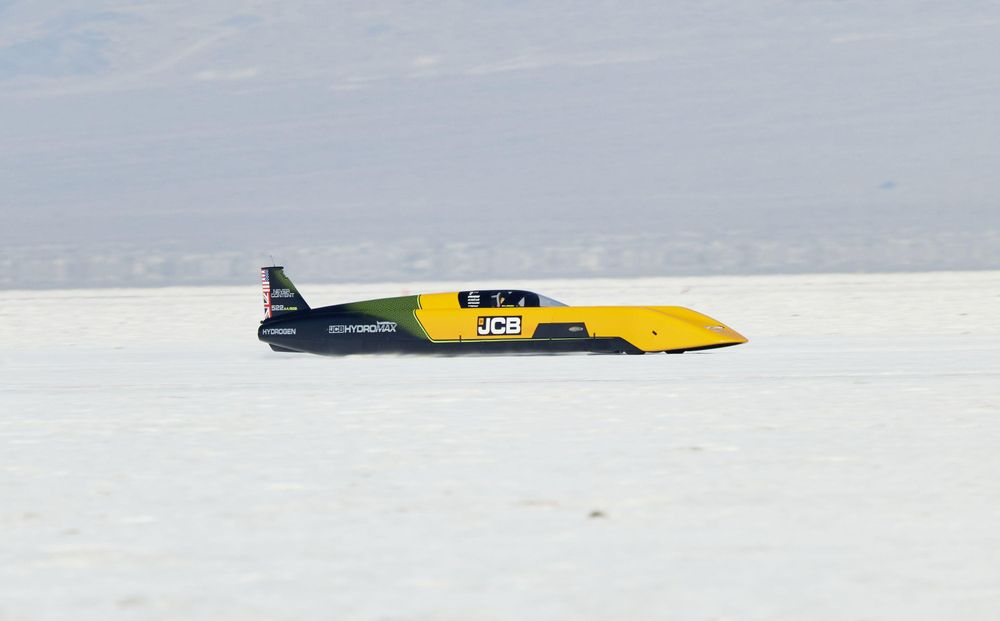 JCB Hydromax breaks hydrogen land speed record at 653.9 km/h in Utah