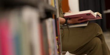 Singapore Is Rewarding People For Reading 15 Minutes a Day. Here’s Why