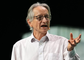 Geoffrey Hinton Tells US Lawmakers They May Have About a Year To Rein In AI