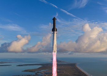Mysterious Blue Streak Spotted During SpaceX Starship Flight 14 Sparks UFO Theories